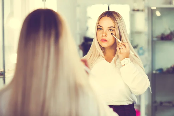 Schöne Junge Braut Brautkleid — Stockfoto