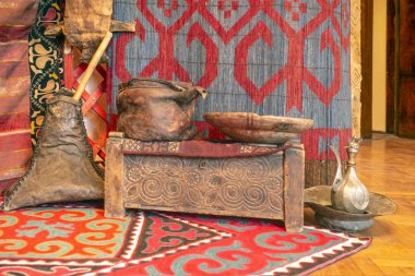 İçerideki ev aletleri göçebeler..