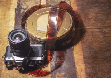 Babine filmli eski 35 mm film kamerası..