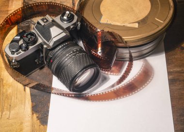 Babine filmli eski 35 mm film kamerası..