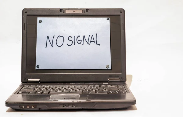 Laptop Słowami Brak Sygnału Monitorze — Zdjęcie stockowe