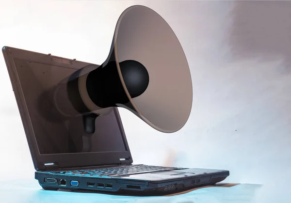 Alto Falante Megafone Com Laptop Renderização — Fotografia de Stock