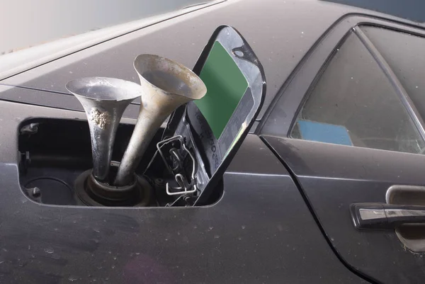 연료를 재급유하기 차량의 파이프 — 스톡 사진