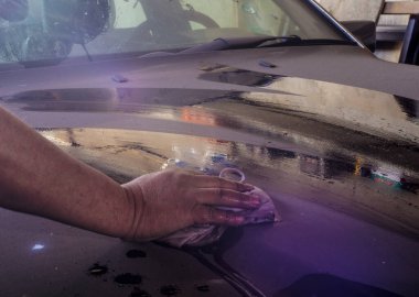 Araba yıkama elle açık havada..