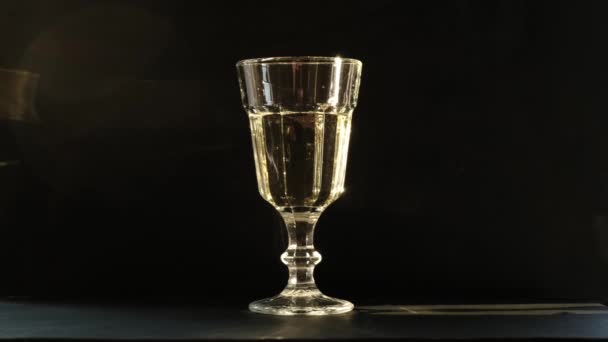 Hand takes a glass of white wine — Stock Video