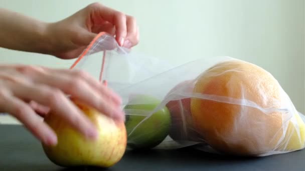 Saco líquido para frutas e legumes — Vídeo de Stock