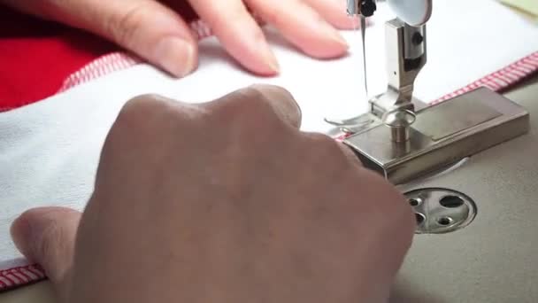 Hands sew on a sewing machine close-up — Stock Video