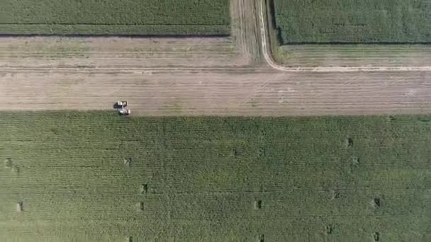 récolte sur le terrain à l'aide de machines 