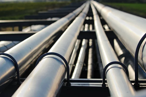 Silver pipeline system in crude oil factory — Stock Photo, Image