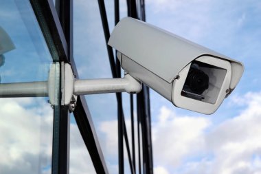 cam cephe üzerinde beyaz Dijital Cctv kamera