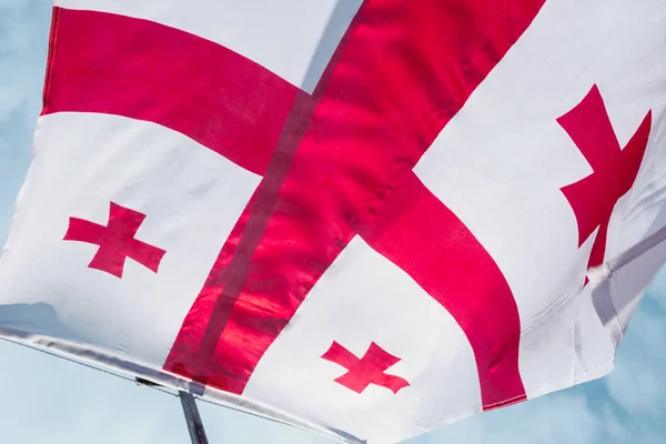 Γεωργία κυματίζει λευκή και κόκκινη σημαία — Φωτογραφία Αρχείου