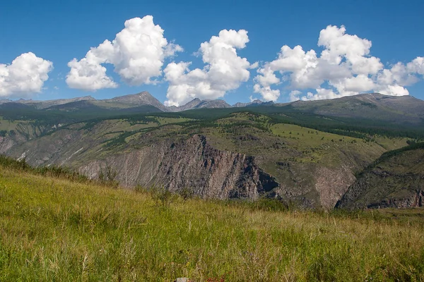 Vista Montañas Cielo Nubes Altai Siberia Paso Katu Yaryk Verano — Foto de Stock