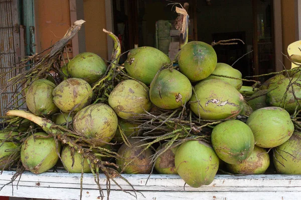 시장에서는 코코넛 팔린다 아시아 — 스톡 사진