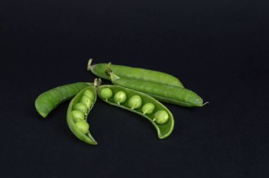 Bir elmanın iki yarısı