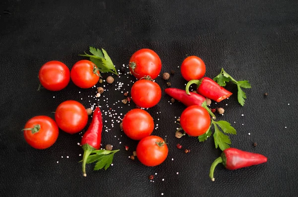 Перец и помидор со специями — стоковое фото