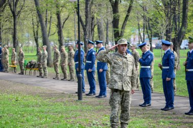 Kharkiv, Ukrayna 26 Nisan, 2018: Moleben ve çiçekler döşeme 