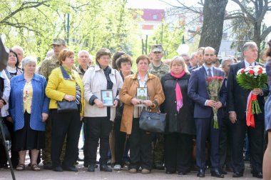 Kharkiv, Ukrayna 26 Nisan, 2018: Moleben ve çiçekler döşeme 