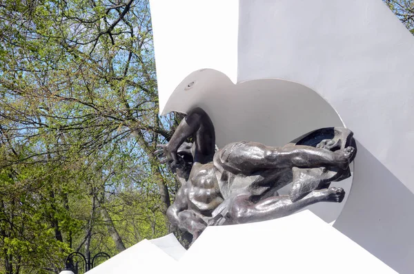 Monument aux liquidateurs de la centrale nucléaire de Tchernobyl — Photo