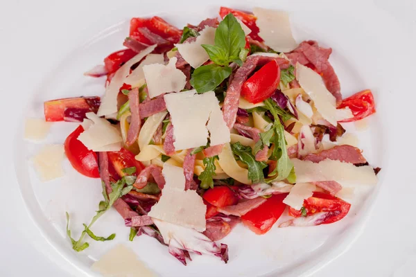 Fettuccine taze sebze ve pastırma ile