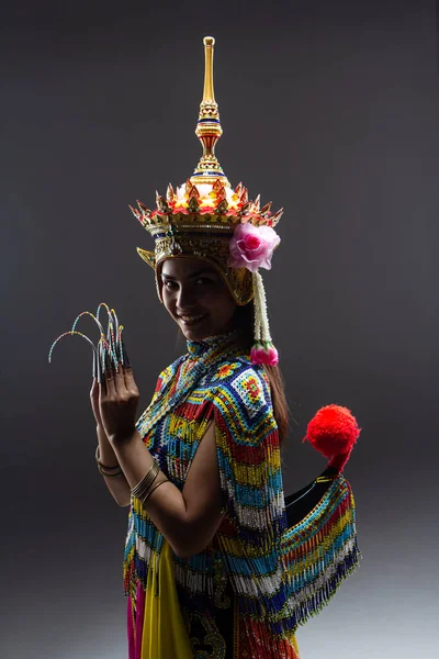 Belle Femme Portant Thaïlandaise Costume Danse Folklorique Sud Faite Perles — Photo