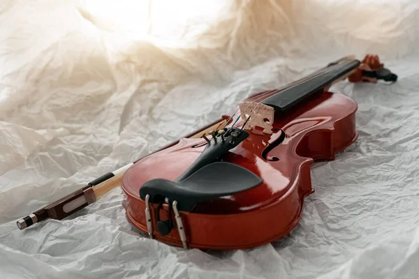 Ξύλινο Βιολί Που Τίθεται Grunge Φόντο Επιφάνεια — Φωτογραφία Αρχείου