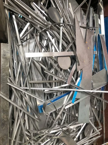 Die Stahlabfälle Metallhaufen Edelstahlmüll Metallmüll Bereiten Sich Auf Recycling Und — Stockfoto