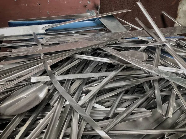 Die Stahlabfälle Metallhaufen Edelstahlmüll Metallmüll Bereiten Sich Auf Recycling Und — Stockfoto