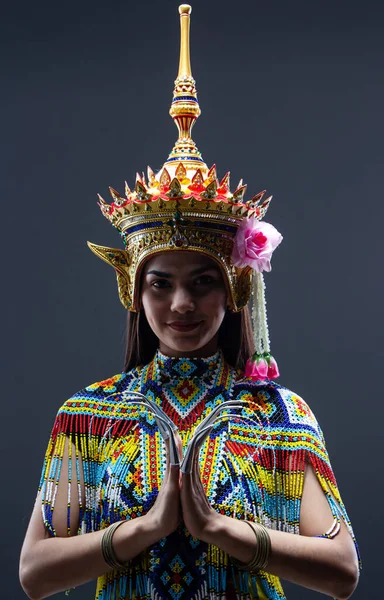 Belle Femme Portant Thaïlandaise Costume Danse Folklorique Sud Faite Perles — Photo