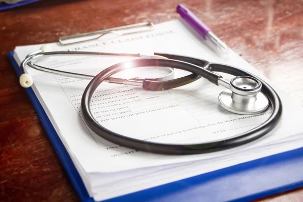 Stethoscope Put Blurred Insurance Claim Form Lens Flare Effect Blurry — Stock Photo, Image