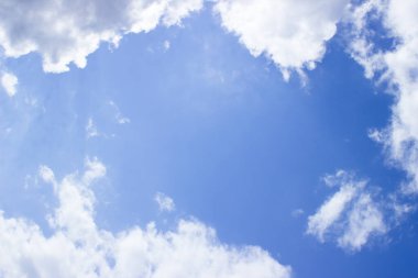 Mavi gökyüzü bulutları