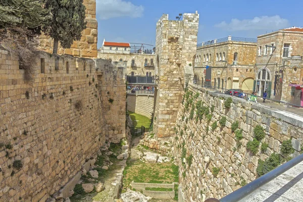 Marcher à travers Jérusalem . — Photo