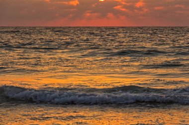 Akdeniz 'de gün batımı.