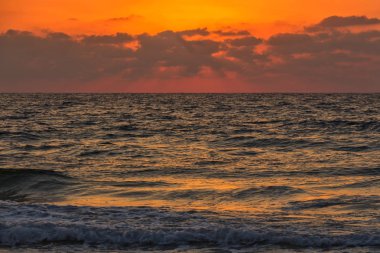 Akdeniz 'de gün batımı.