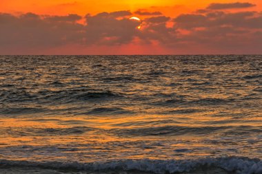 Akdeniz 'de gün batımı.