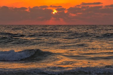 Akdeniz 'de gün batımı.