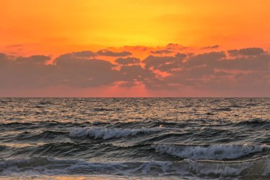 Akdeniz 'de gün batımı.