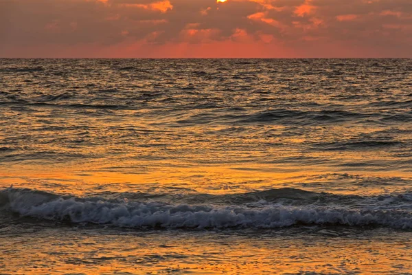 Akdeniz 'de gün batımı.
