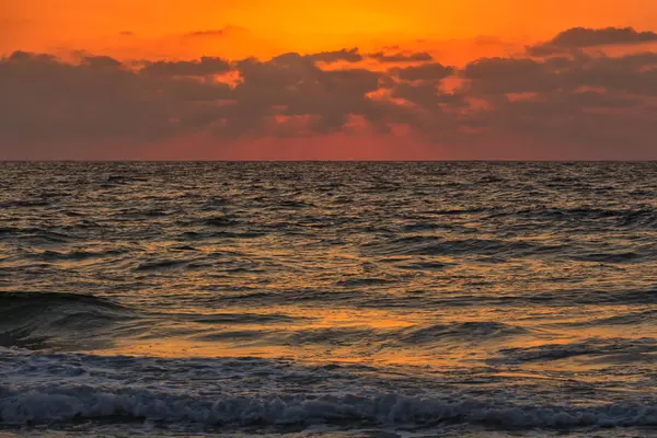 Akdeniz 'de gün batımı.