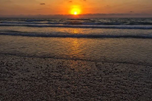Akdeniz 'de gün batımı.