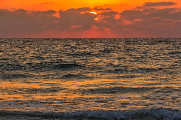 Akdeniz 'de gün batımı.