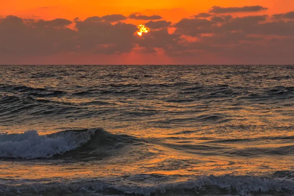 Akdeniz 'de gün batımı.