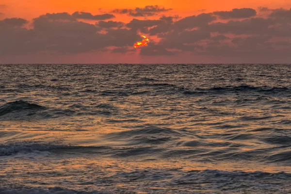 Akdeniz 'de gün batımı.