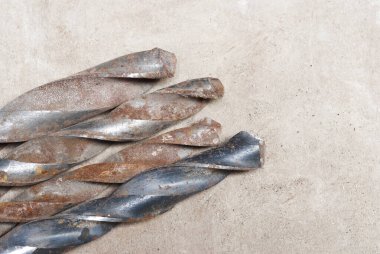 Delmek için eski çelik matkap ucu. Eski endüstriyel kavram