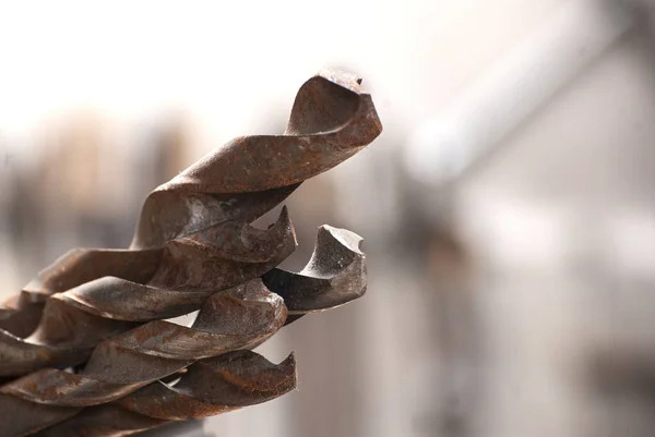 Delmek için eski çelik matkap ucu. Eski endüstriyel kavram