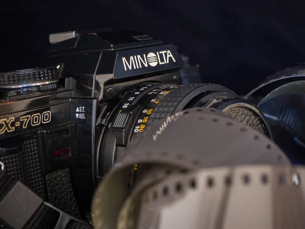ZAMORA - İspanya - Nisan 03, 2020: Minolta X700 film kamerası ön ayrıntısı