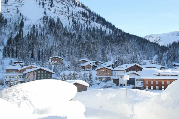 View of Lech am Arlberg in Winter at the Austrian Alps Mountains — Stock Photo, Image