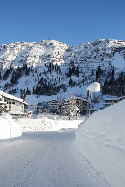 Veduta di Lech am Arlberg in inverno sulle Alpi austriache — Foto Stock