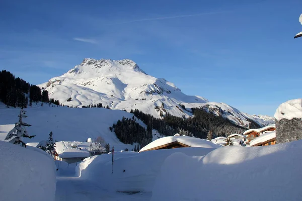 Χειμώνας στις Άλπεις με Mountain Peak και Θέα του Lech am Arlber — Φωτογραφία Αρχείου