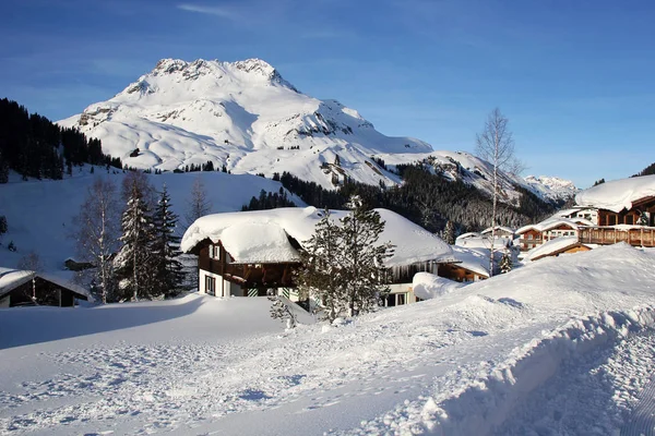 Vista de la estación de esquí de Austria Lech am Arlberg y Stubenbach en th — Foto de Stock