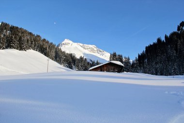 Lech am Arlberg, Avusturya 'daki Dağlarda Kış Chalet Evi